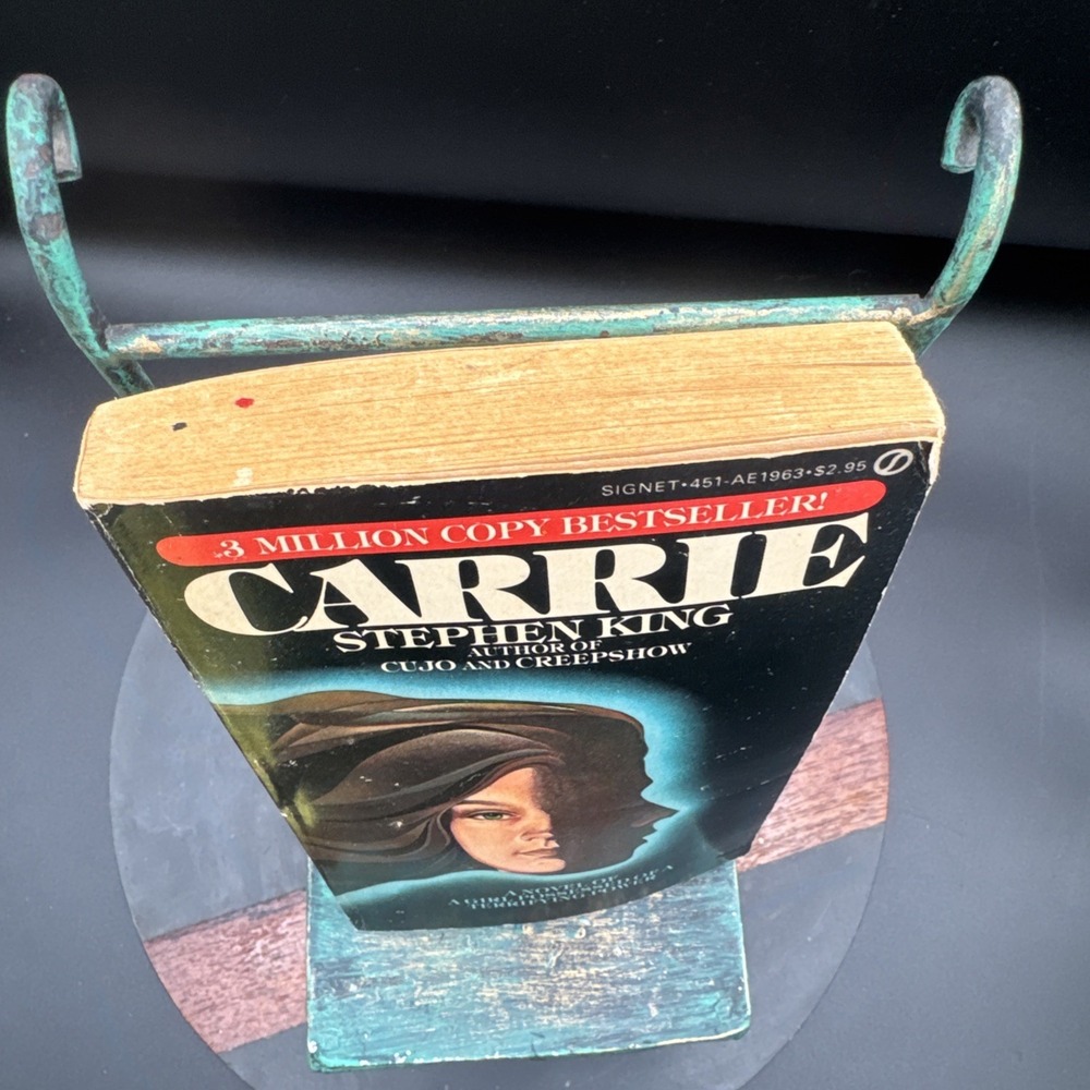 VTG Pb S. King Book - CARRIE - A Signet Book - April 1975 - Paperback See Pics - Picture 2 of 5